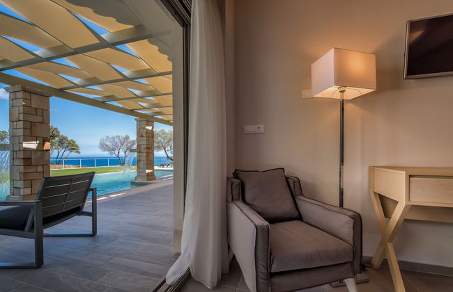Artina Luxury Villa - Photo 15
