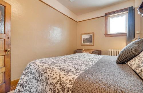 Vintage Downtown Laramie Apartment with Deck! - Foto 11