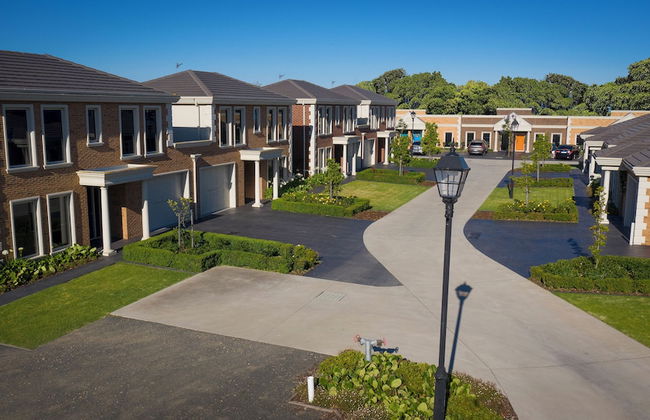 Mansi on Raymond - Photo 1