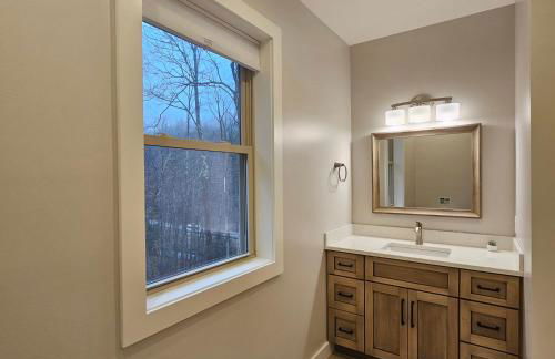 Powder Run - Modern 3BR Basecamp with Hot Tub, AC, EV Charger & Flat Parking - Foto 17