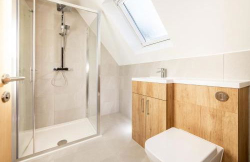 NEW! Stunning & Huge 5BR with Parking & Garden - Perfect for Families & Groups! Excellent Location - Foto 22