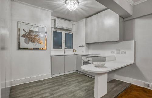 The Grande Mayfair Apartment - Photo 15