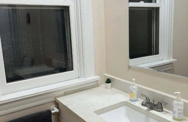 Cozy Home off Brady ST - Foto 46