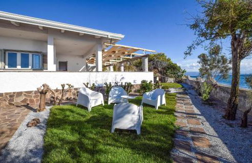 3 Bedroom Lovely Home In Gizzeria Lido - Photo 10