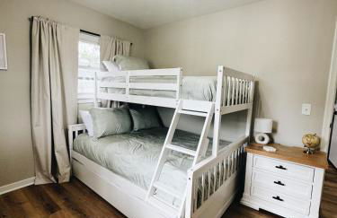 Newly Renovated Home With Pool - Foto 28