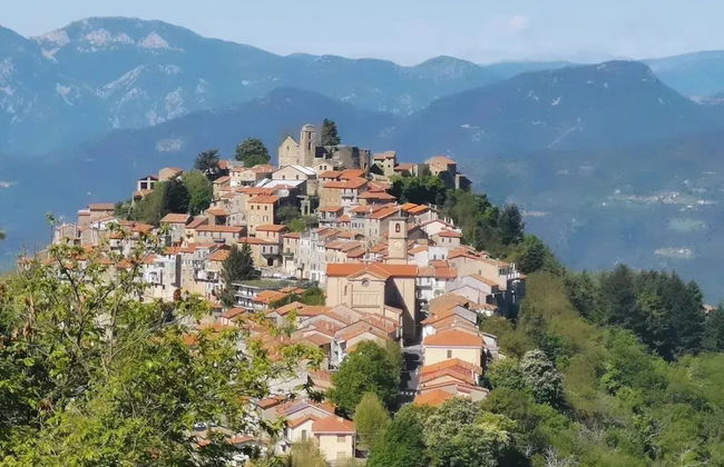 Cozy Mountain Apartment Retreat in Bajardo - Foto 14