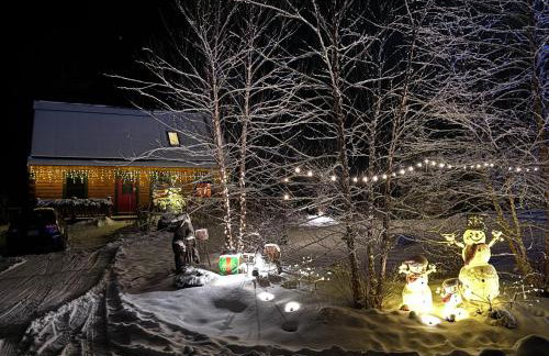 BC Log cabin with private beach river fire pit AC wifi onsite trails ski slope views - Foto 16