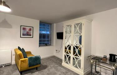 No 8 Plants Yard Modern studio in Worksop - Photo 5