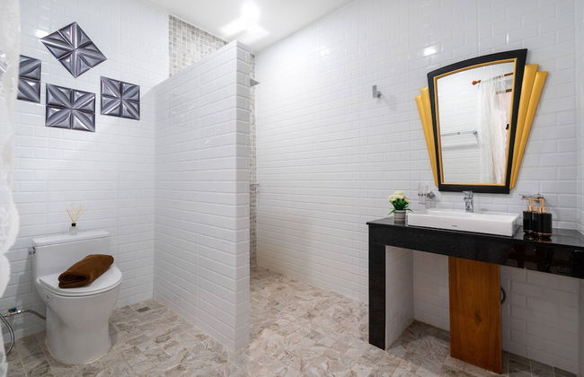 Bright Luxury Villa W Garden Pool & Sauna - Photo 20