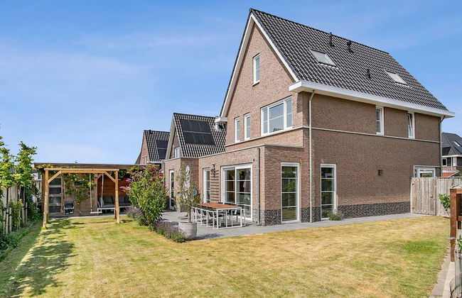 Tasteful Holiday Home in Middelburg With Garden - Photo 1