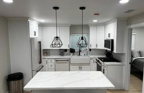 Coastal Cottage · RV Hookups · Walk to Seacliff - Foto 1