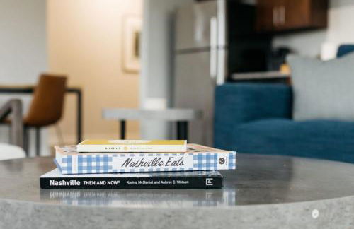 CozySuites Music Row Spacious 2BR with free parking 40 - Foto 8