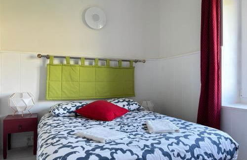 Rivage Maison spacieuse 10 p 5 chambres 2 sdb 2 WC tout confort avec jardin, belle terrasse aménagée, parking privatif, à 2 kms d'une petite plage, 3kms d'Omaha Beach et Port en Bessin - Foto 20