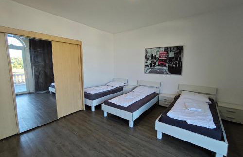 Spacious Worker Apartments with Rooftop Terrace - Up to 21 Guests - Foto 27