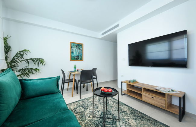 Charming Apt at the Artsy TelAviv Center - Photo 4