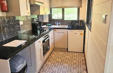 Magpie 3 HuntersMoon-Longleat-Warminster-Bath - Photo 3