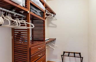 Windy City Getaway - 3BR 2BA Chicago Townhouse home - Photo 62