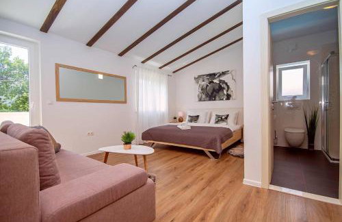 VILLA STOZAK, private heated pool, cinema room and sauna, 7 km from beach - Photo 16