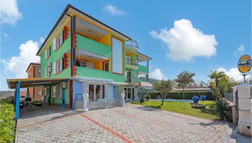 Beautiful Apartment In Umag With Wifi - Foto 2