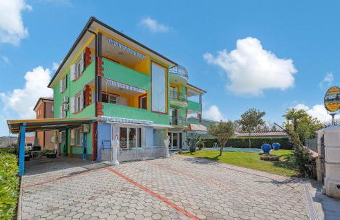 Beautiful Apartment In Umag With Wifi - Foto 2