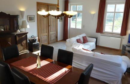 Gut-Rattelvitz-Parterre-A-hochwertig-Sauna-Kamin-eTankstelle-Spielscheune-15-000qm-Parkland - Foto 6