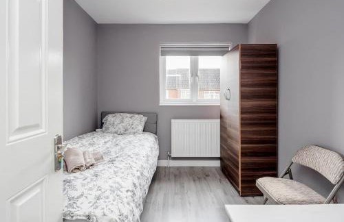 Remaj Serviced Accommodation, sleeps 7 & free parking - Foto 14