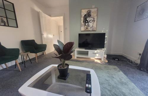 Contractor Friendly Spacious 3 Bed With Private Parking - Foto 2