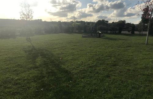 POPPY LUXURY LODGE Sleeps 8 at Fairview Farm, Ravenshead, Nottingham Near Sherwood Forest, Dog Friendly, Farm Stay great for wedding groups, families, Hen Do's, friends gatherings with amazing views - Foto 75