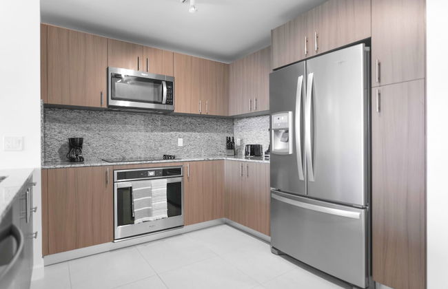 Downtown Doral Condo w-Free Parking - Foto 19