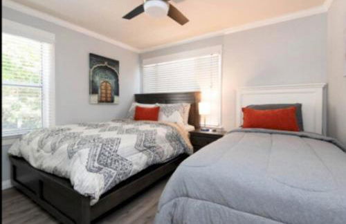 Charming 2BR Condo with Onsite Parking Included - Foto 19