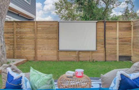 Houston Entertainment Haven - Photo 13