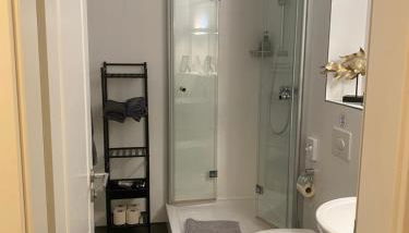 Helle Souterrainwohnung mit Komfort - Foto 4