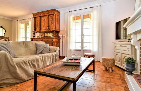 4 Bedroom Lovely Home In Bellegarde - Foto 19