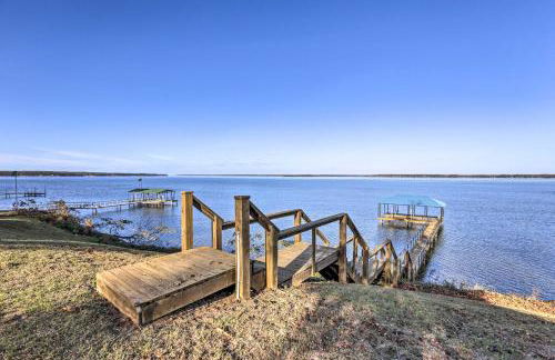 Beautiful Waterfront Getaway with Dock! - Foto 29