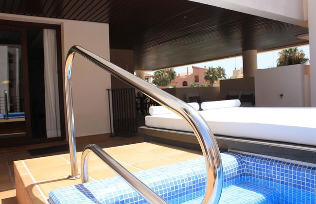 Apartment with Private Swimming Pool - Photo 19