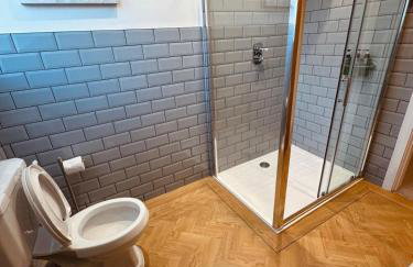 Lake View Family & Pet Friendly Home - Central Bowness - Photo 22