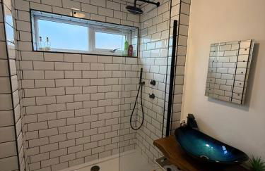 Shore Lodge Beachfront Escape, Sleeps 8, 4BR - Foto 4