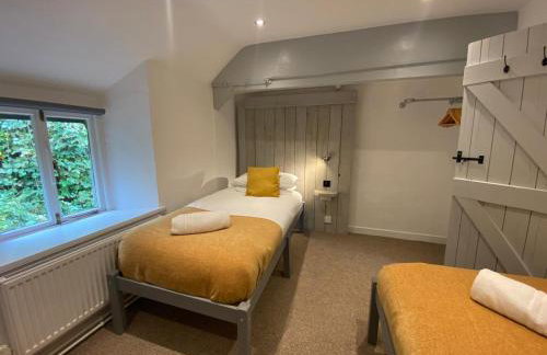 Farmhouse with Log Fire & On-Site Dog Field - Foto 35