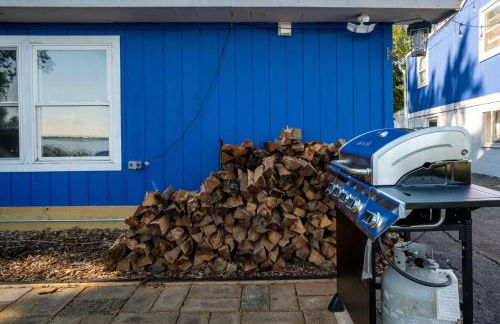 The Jackson Cottage on Grass Lake Waterfront 2 1 Nautical Cottage with Hot Tub Firepit & Year-Round Fun - Foto 35