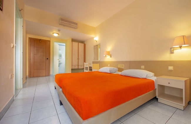 Pavlos Hotel - Photo 12