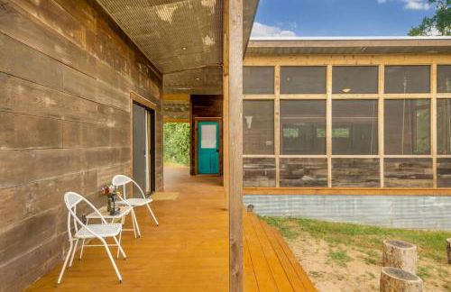 Artisan Cabin with Beautiful Decor and a Classic Fire Pit near Austin, Texas - Foto 14