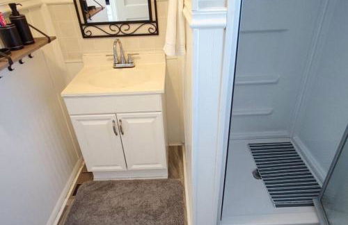 Perfect Combo of Charm & Comfort- 2Bedroom Home - Foto 25