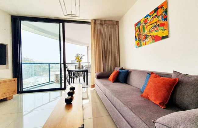 Bedroom Apartment with Balcony and City Views - Foto 1