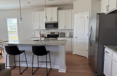 NEW HOUSE! 4BR Entire house Near Airport - Photo 18