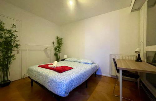 BnGo I Le Spacieux I 12 personnes, 5 chambres, 2 salle de bain, parking privé, WC séparé, Wifi - Foto 22