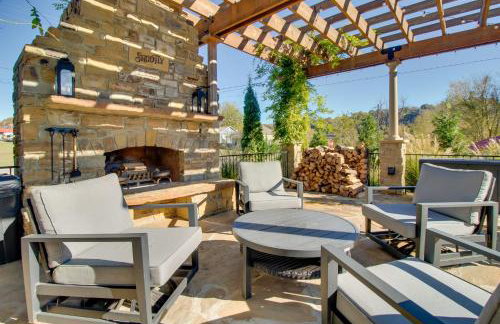 Walk to White River Cozy Escape with Screened Porch - Foto 25