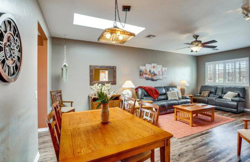 Hot Tub Access and Fire Pit Green Valley Getaway! - Foto 2