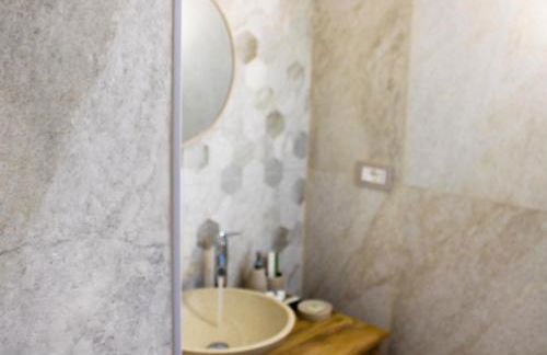 LIGEA APARTMENT - Bright Mediterranean Home with Bali-Inspired Touches - Central Anzio near Sea, Train and Bus Station - Foto 21