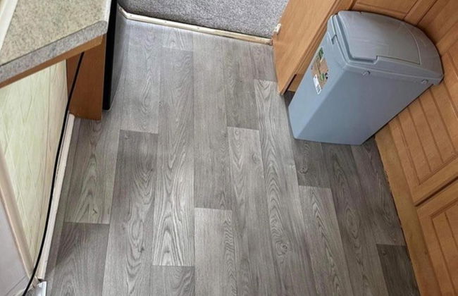 Caravan - Sleeps 4 - Parking - 10mins To Beach - Foto 8