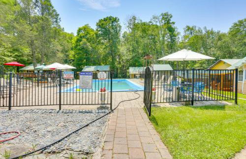 6 Mi to State Park Mongaup Valley Cabin! - Foto 26